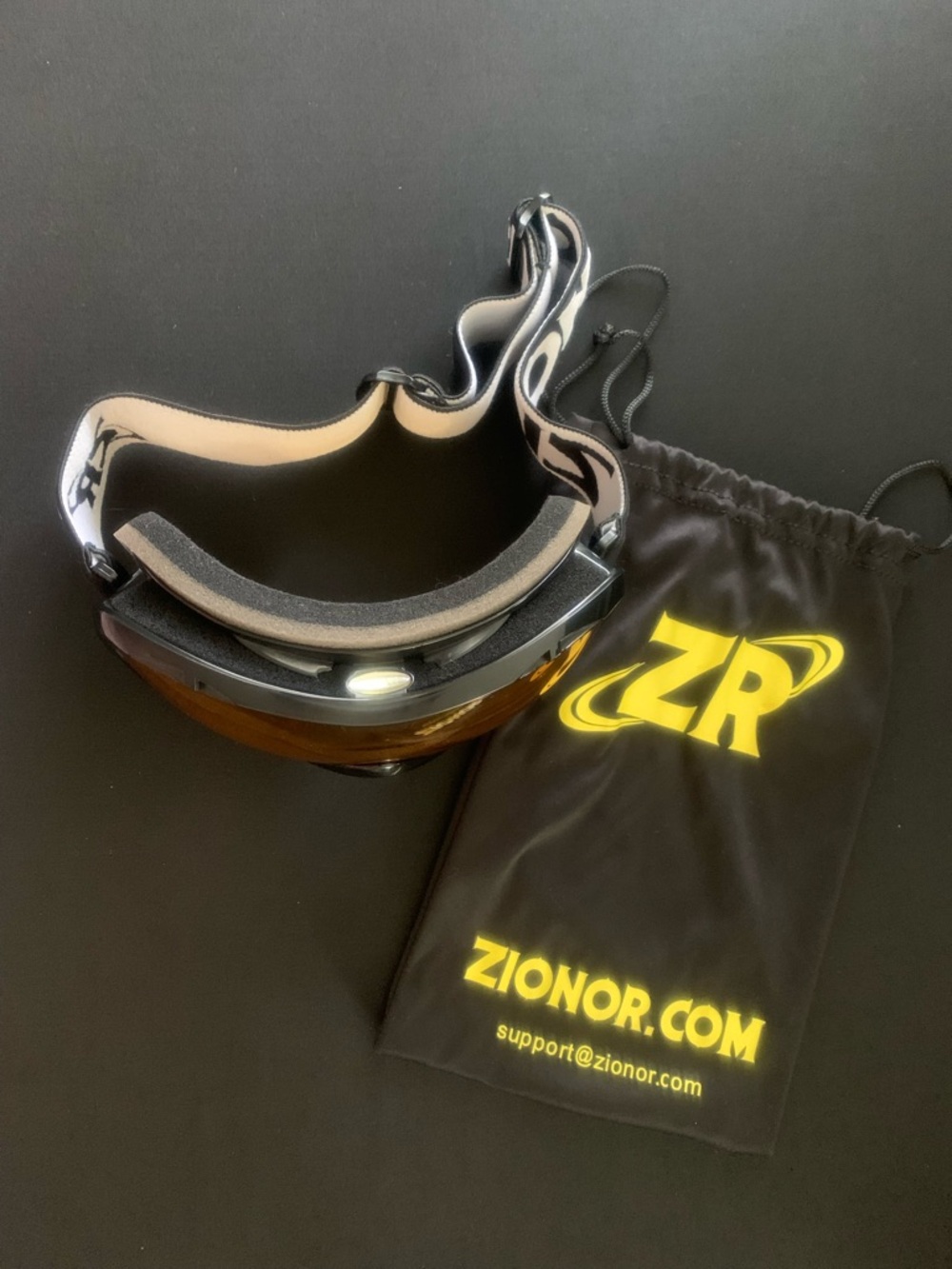 Men's Gold/ Orange colors Ski/ snowboard Goggles with Amber Lens - Picture 2 of 9